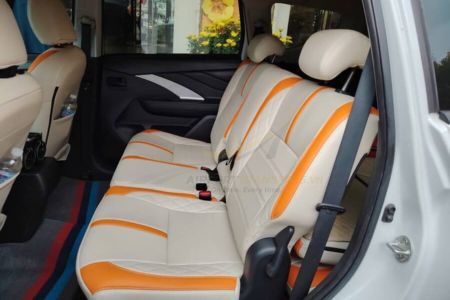 Travelers choose a larger vehicle with generous luggage space for a comfortable family journey around Ho Chi Minh City