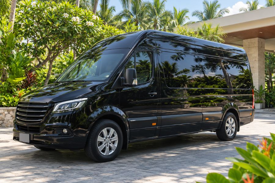 Airport Transfers coordinates private vehicles, fixed pricing and cruise schedules for smoother Saigon port journeys