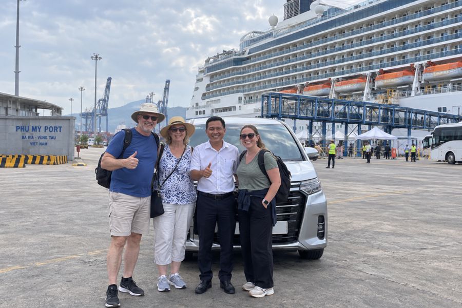 Sedans, SUVs and minibuses accommodate different cruise groups, luggage volumes and comfort needs during transfers