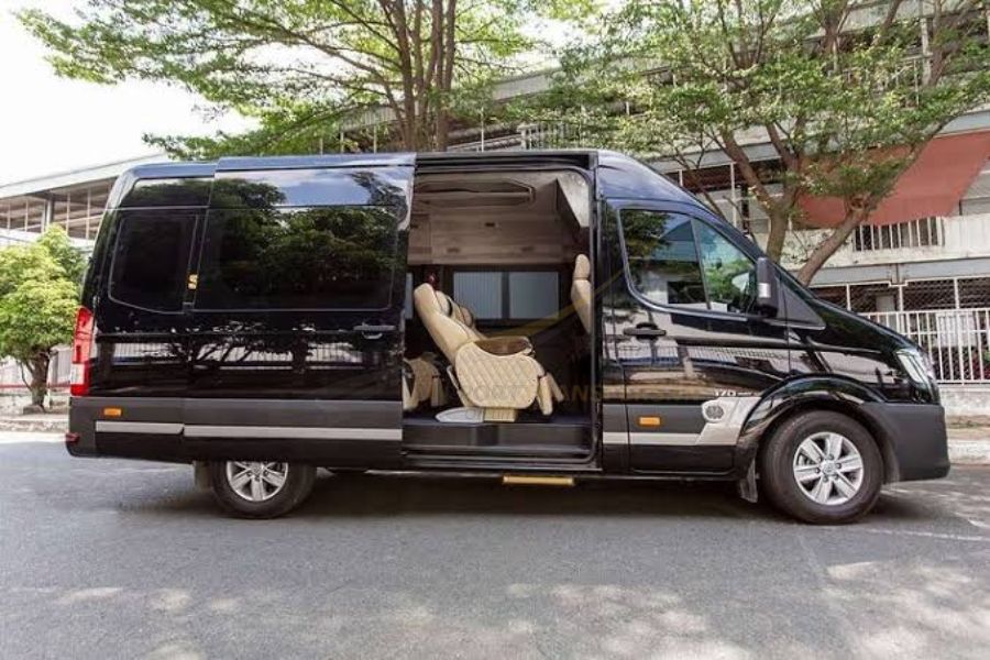 Sedans, SUVs, Kia Carnival, minibuses and buses serve different passenger and luggage requirements